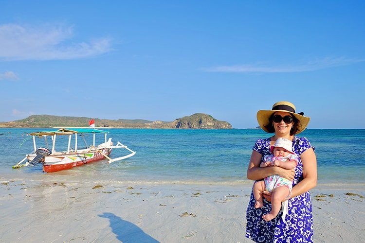 7 Causes Why You Ought to Spend Time with Your Child at The Seaside