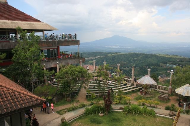 15 Best TAGAYTAY TOURIST SPOTS